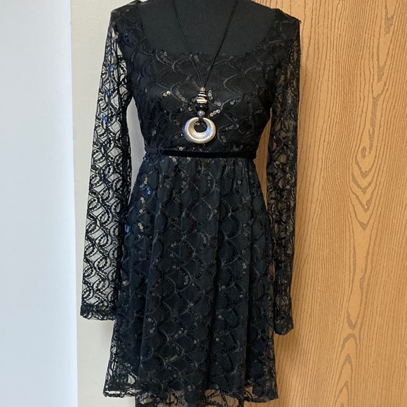Girls Large dress - Picture 1 of 14
